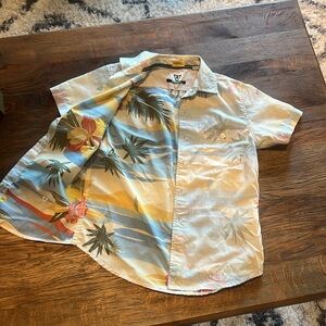 VISSLA HOFFMAN CALIFORNIA FABRICS small button down. boys small! Hawaiian print!